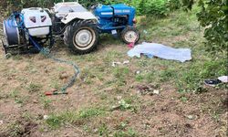 İlaçlama yaparken fenalaşıp düştüğü traktör, üzerine devrildi