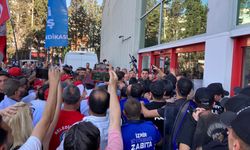 İzBB’de işten atılan işçiler, belediyeye yürüdü
