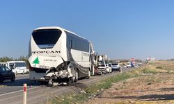 Ankara'da kamyonet yolcu otobüsüne çarptı; 2 ölü,1 yaralı