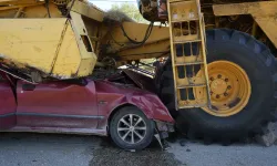 Kastamonu'da otomobil biçerdöverin altında kaldı
