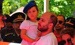 Manisalı şehit astsubay için tören; Deniz Ece babasının beresini taktı