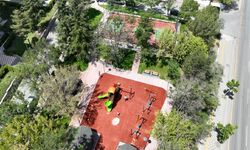 Etimesgut’ta eskiyen parklar yenilenerek daha estetik ve işlevsel hale getiriliyor