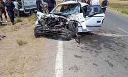Otomobille kamyonet çarpıştı: 1 ölü, 3 yaralı