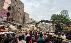 Pakistan'da 5 katlı binanın çökmesi sonucu ölenlerin sayısı 27'ye çıktı