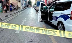 Şiddete maruz kalan kadını korumaya çalışan kişi silahla yaralandı