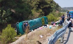 Sivas'ta minibüs devrildi: 13 yaralı