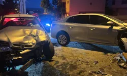 Sivas'ta iki otomobil çarpıştı: 6 yaralı