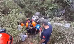 Orman yangınını söndürmeye giden su tankeri yamaçtan düştü; 3 ölü