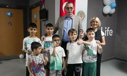 Etimesgut Belediyesi ücretsiz sünnet etkinliğinde çocuklara moral verdi