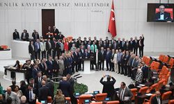 Sağlık alanına yönelik düzenlemeler içeren kanun teklifi kabul edildi; TBMM tatile girdi