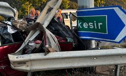 Bariyerlere çarpan otomobilin sürücüsü öldü