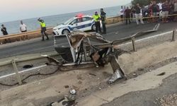 Bariyere çarpan otomobil ikiye bölündü: 1 ölü, 1 yaralı