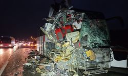 Yolcu otobüsü TIR'a arkadan çarptı; 9 yaralı