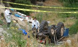 Dereye devrilen traktörün sürücüsü hayatını kaybetti