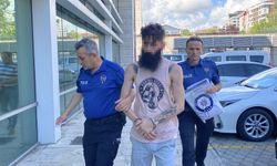 Yeğeniyle sevgili olduğu için kapısına geleni bıçakladı