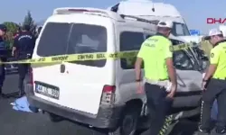Manisa'da servis aracı ile hafif ticari araç çarpıştı: Ölü ve yaralılar var