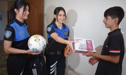 14 yaşındaki Ömer, çöpün yanında bulduğu 1,6 milyon liralık altını polise teslim etti