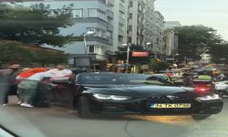 İstanbul’da yol verme kavgası: Sopayla kadının üzerine yürüdü