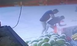 Adana’da Bekçi, market çırağını darbetti
