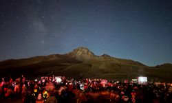 İç Anadolu'nun zirvesi Erciyes'te meteor yağmuru izlendi