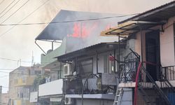 İzmir'de bir evde çıkan yangın çevredeki evlere sıçradı