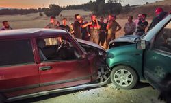 Kütahya'da otomobil ile hafif ticari araç çarpıştı: 2 ölü