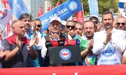 Memur-Sen'den dördüncü toplantı öncesi Bakanlık önünde zam açıklaması