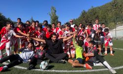 Alperenler Spor Kulübü Kızılcahamam’dan çifte şampiyonlukla döndü