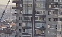 Ankara'da 12 katlı binadaki çatı yangını korkuttu
