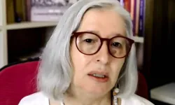 Yazar Berrin Sönmez başörtüsünü çıkardı: ‘Başörtümü iktidarın ayaklarının altına attım’