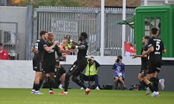 Beşiktaş, St Parick's'i 4-1 ile geçti