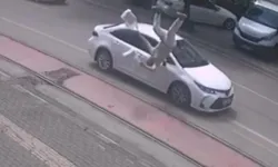 Bursa'da market alışverişinden çıkan yaşlı adama otomobil çarptı