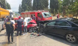 Bursa'da 2 otomobil çarpıştı: 1 kişi öldü, 7 kişi yaralandı