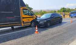 Bursa’da otomobil ile kamyonet kafa kafaya çarpıştı