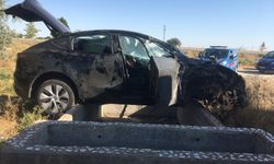 Düğünden dönen ailenin otomobili, TIR’a çarptı: 1'i ağır, 6 yaralı