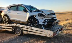 Diyarbakır'da iki otomobil kafa kafaya çarpıştı