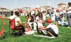 Vatandaşlar kendi yaptıkları uçurtmalarla zaferi gökyüzünde selamladı
