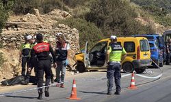 Hafif ticari araçla çarpışan motosikletin sürücüsü öldü