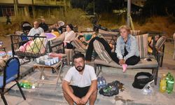 Balıkesirliler geceyi sokakta geçirdi: ‘Bütün eşyalarım yıkıldı, çok korkuyorum’