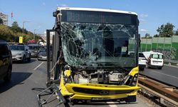 Beşiktaş’ta İETT otobüsü ile çarpışan minibüs devrildi