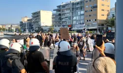 Yunanistan’da İsraillileri taşıyan gemi, Filistin’e destek için protesto edildi