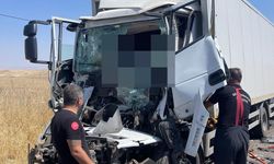 Kamyona arkadan çarpan TIR'ın şoförü öldü