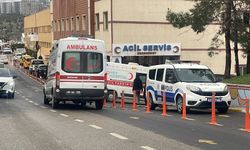 Kendisine bıçakla saldıran oğlunu av tüfeğiyle vurdu