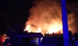 Köyde çıkan yangında 4 ev kullanılamaz hale geldi