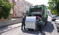 Keçiören’de cadde, sokak ve parklarda yoğun temizlik çalışması yürütüldü