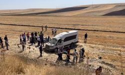 Muş'ta minibüs şarampole yuvarlandı: 1’i ağır 10 kişi yaralandı