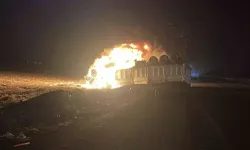 Mardin'de, devrilerek alev alan TIR’ın şoförü yanarak öldü