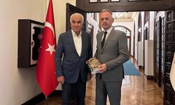 Nevzat Ceylan’dan Bakan Yardımcısı Gökhan Yazgı’ya ziyaret ve kitap takdimi