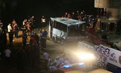 Otobüs dere yatağına devrildi: 18 kişi hayatını kaybetti