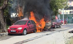 2 otomobil, patlamaya da neden olan yangında kullanılamaz hale geldi